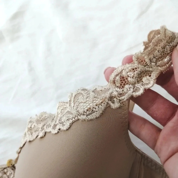Natori Nude Beige Bra with Lace Trim and Straps Accent 34DD - Picture 10 of 15